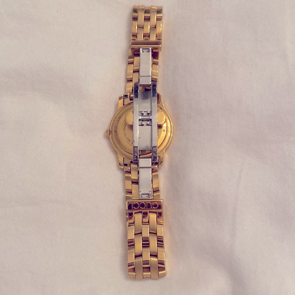 ✨Gucci✨ 100% Authentic Gucci watch. Beautiful and classic gold tone watch. - Picture 4 of 4